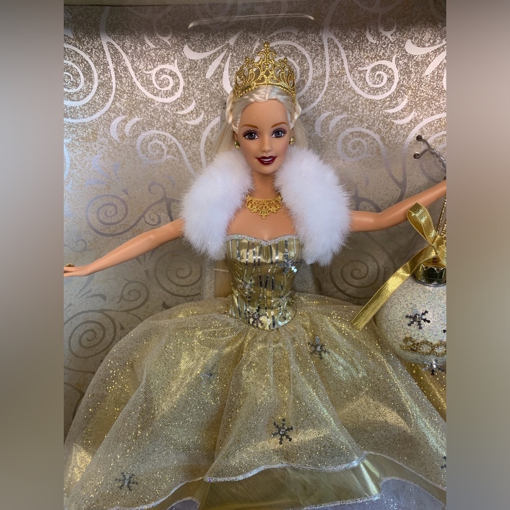 Collectable(88) Vintage Barbie Celebration Doll in Gold and White 2000 - Picture 9 of 11